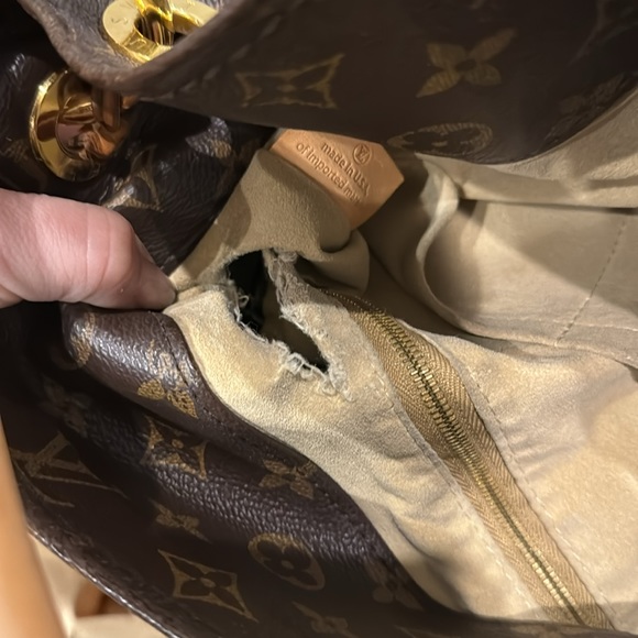 Louis Vuitton Bag - Picture 9 of 14